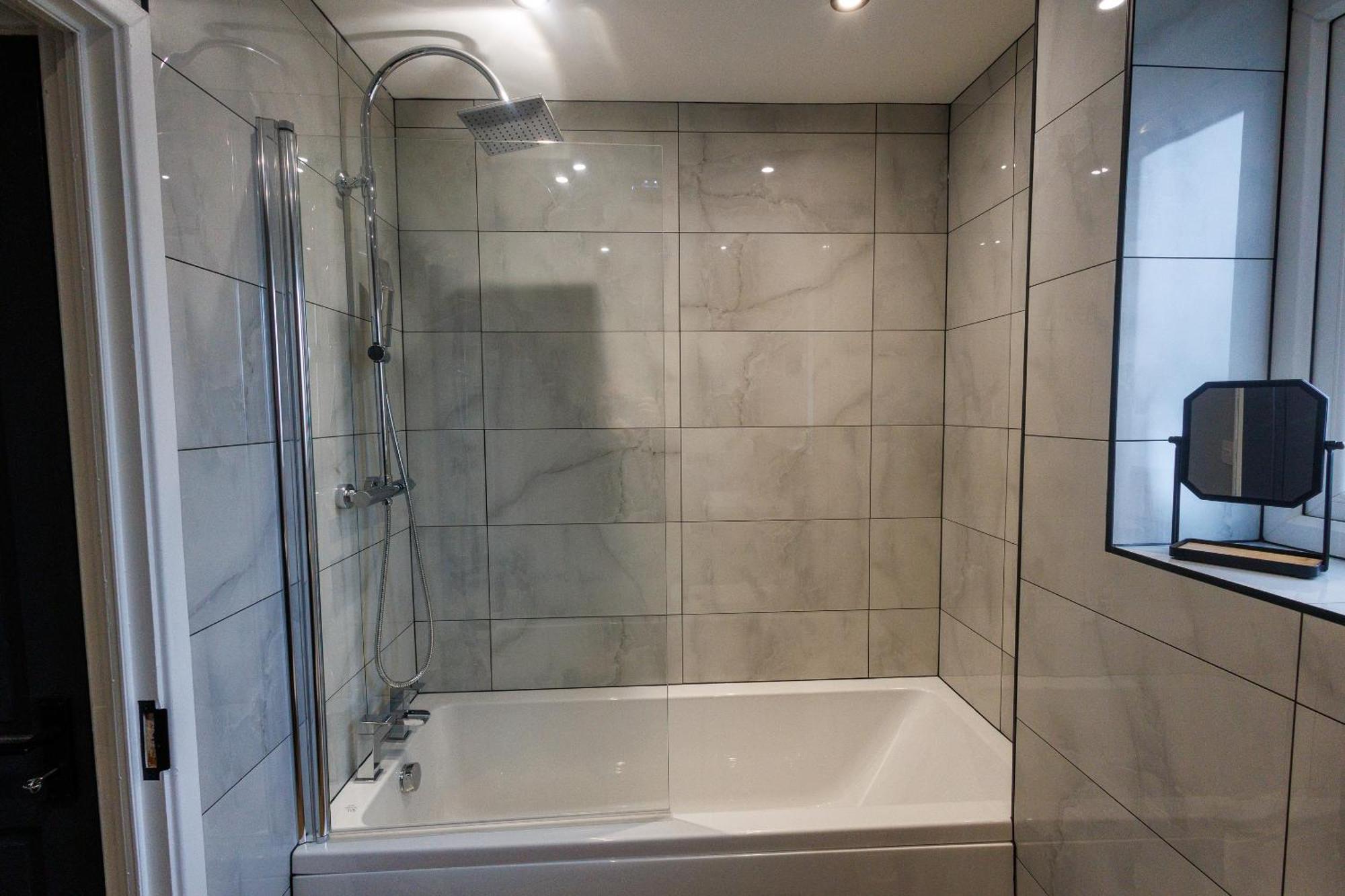 Uber Stylish 3 Bedroom Home Off Road Parking Near Town Centre And Bike Park Wales Merthyr Tydfil Exterior photo